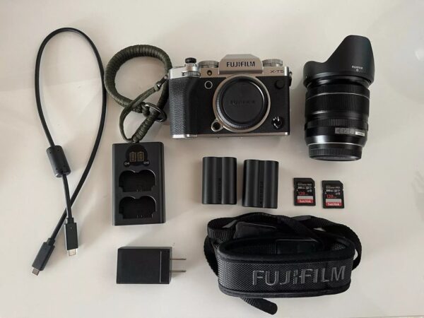 Fujifilm X-T5 40.2MP Mirrorless Camera with XF18-55 F2.8 Lens & Accessories