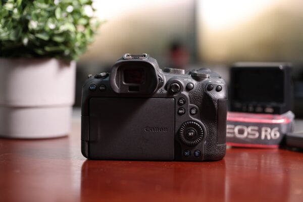 Canon EOS R6 Mark i - Image 4