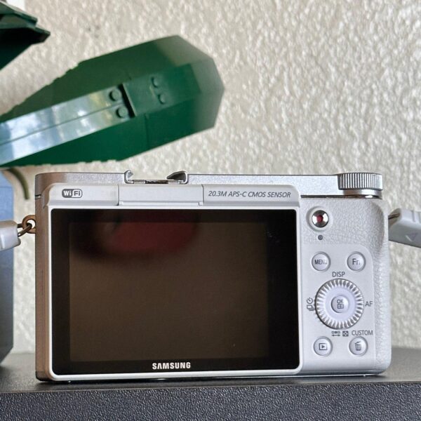 Samsung NX3000 Mirrorless Digital Camera with 16-50 mm Lens White 20.3MP Vlog - Image 6