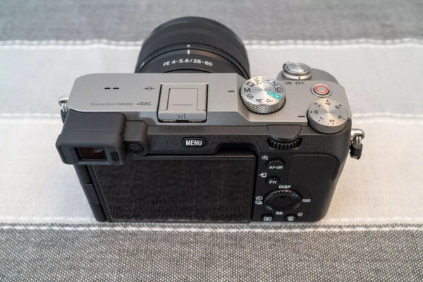 Sony Alpha 7C 24,4MP Spiegellose Systemkamera - Silber (Kit mit SEL 28-60mm - Image 6