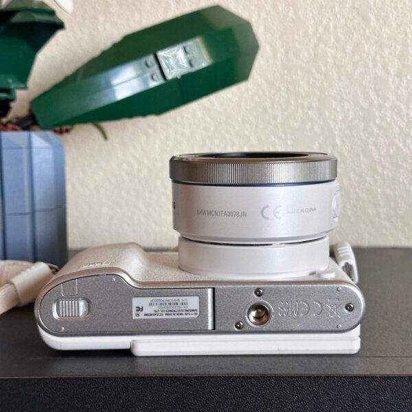 Samsung NX3000 Mirrorless Digital Camera with 16-50 mm Lens White 20.3MP Vlog - Image 5