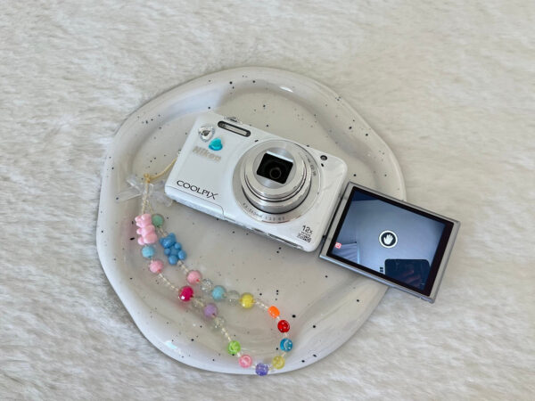 Nikon Coolpix S6600 White Digital Camera - Image 5