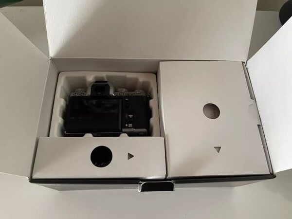 Fujifilm X-T5 40.2MP Mirrorless Camera with XF18-55 F2.8 Lens & Accessories - Image 4