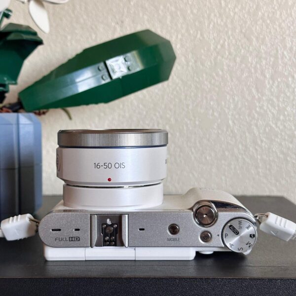 Samsung NX3000 Mirrorless Digital Camera with 16-50 mm Lens White 20.3MP Vlog - Image 4