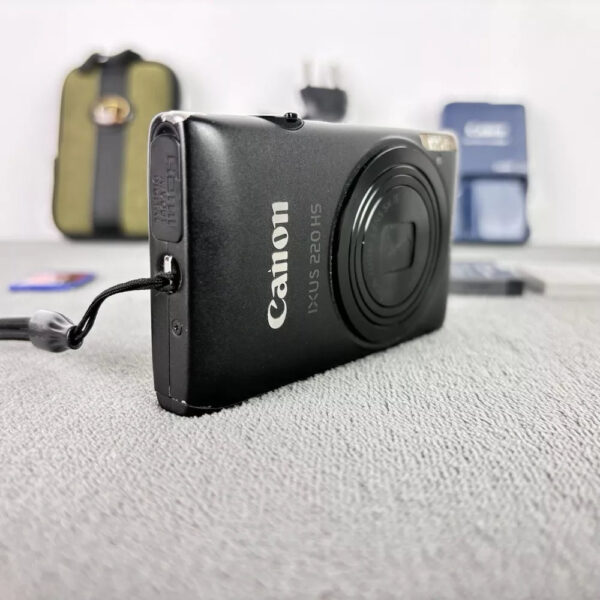 Canon IXUS 220 HS / PowerShot ELPH 300 HS 12.1MP Digital Compact Camera Kit- - Image 4