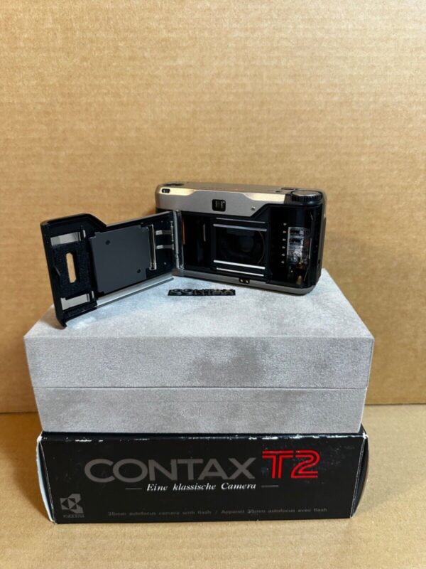 Contax T2 Film Camera - Champagne Silver - Image 5